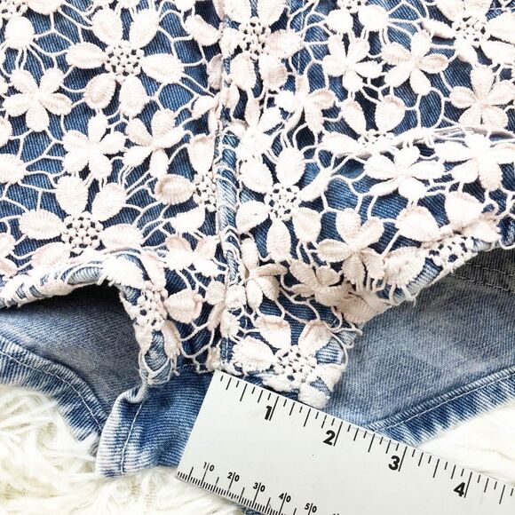 Roxy Light Pink Lace Front Acid Wash High Waisted High Rise Jean Shorts Size 1 - Picture 4 of 8